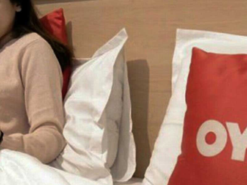 Couple-friendly hotel room with a sexy mate in Navi Mumbai